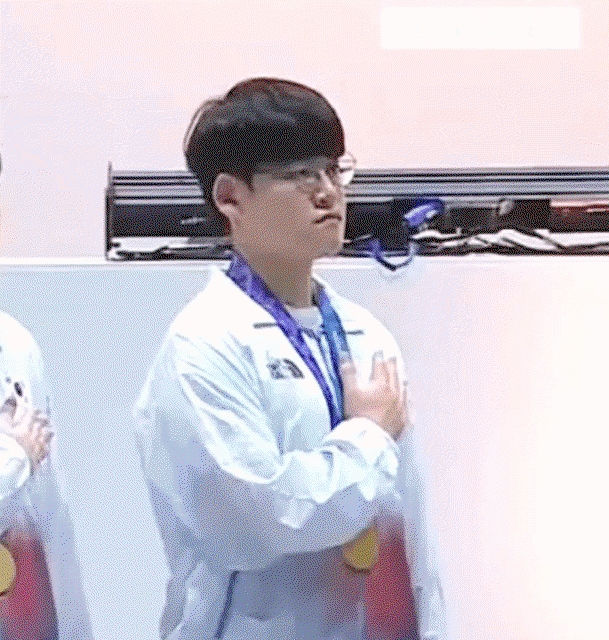 AHfYUv.gif