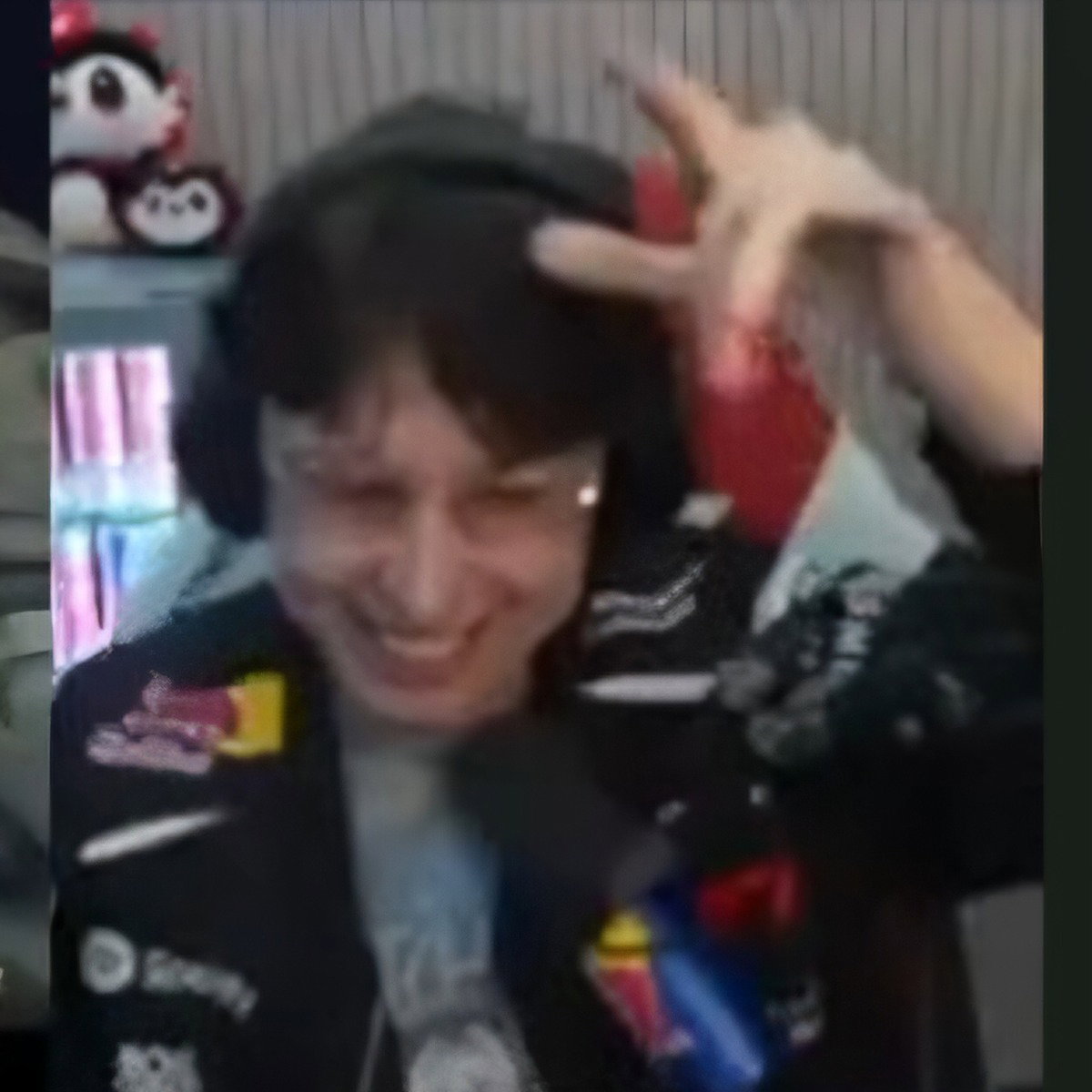 AJsIKz