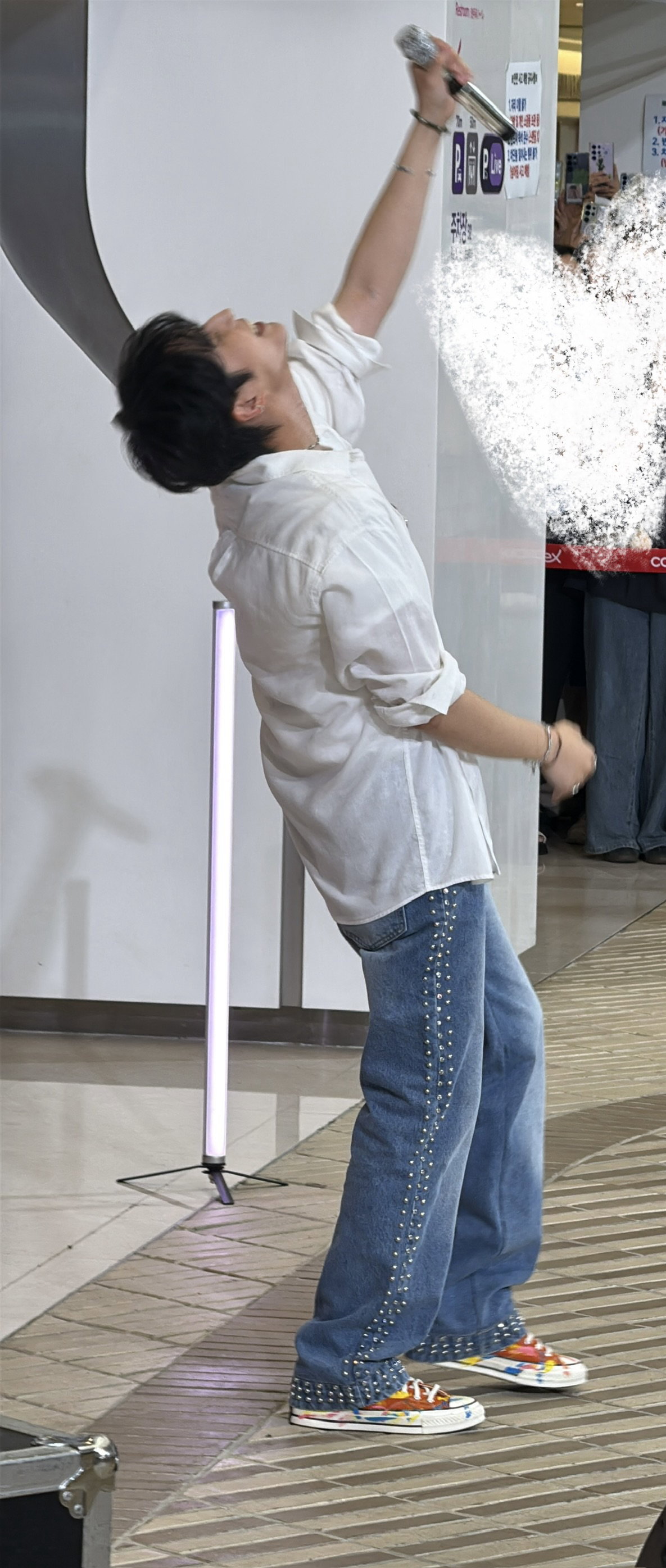 AViUeF