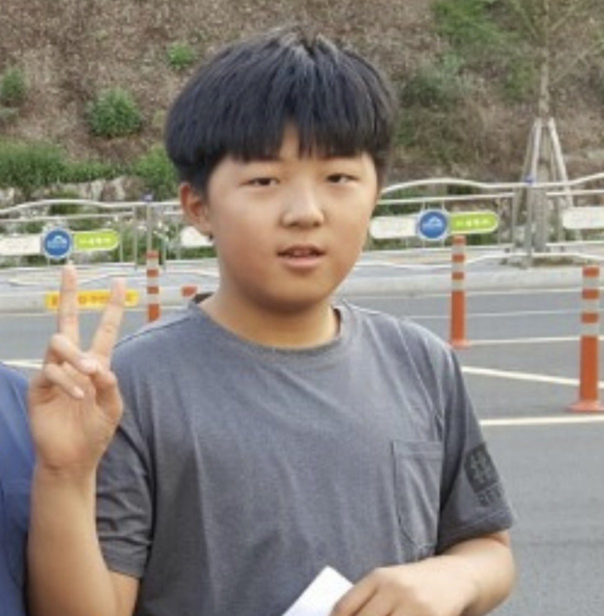 AXOuKb