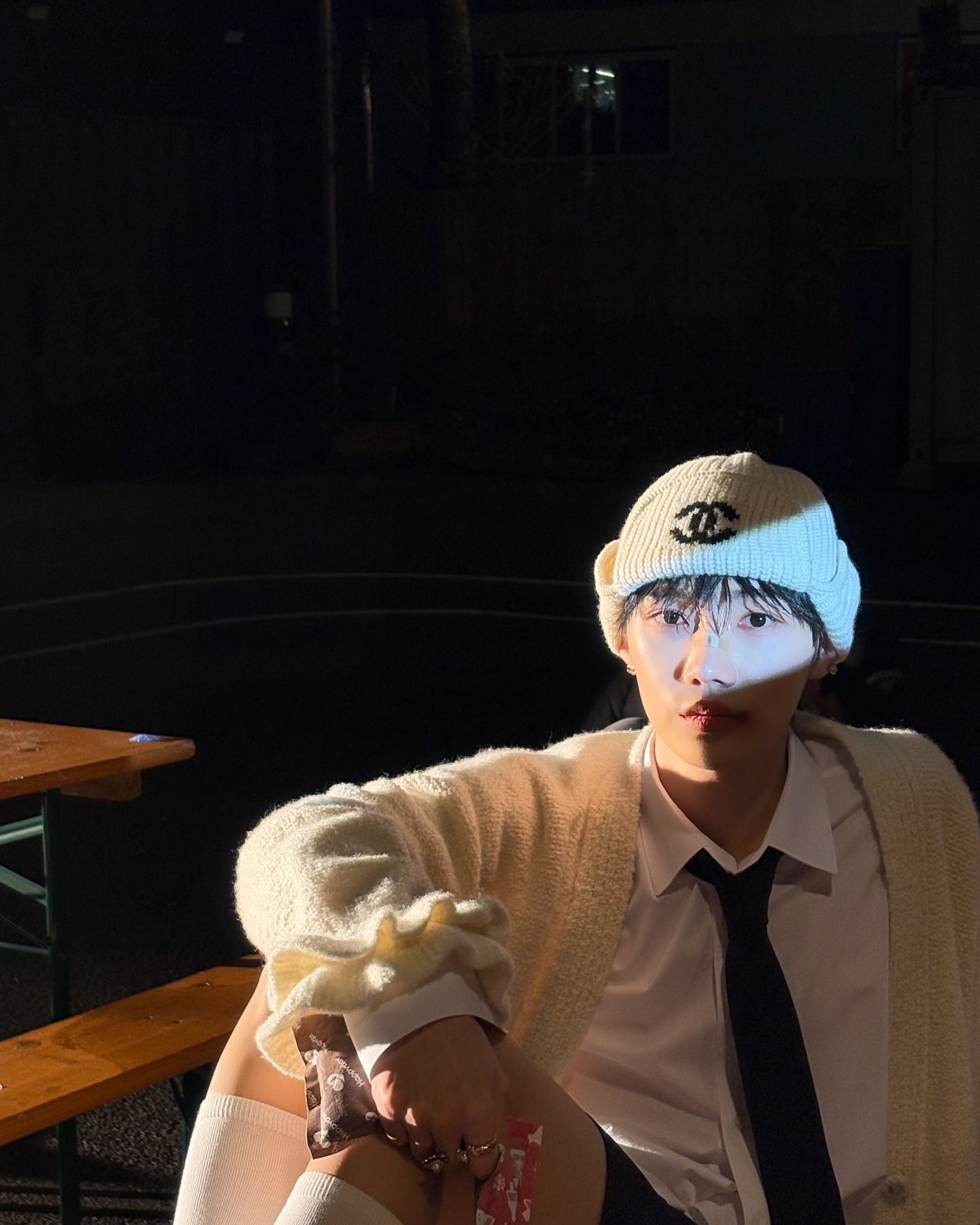 AkLxMJ