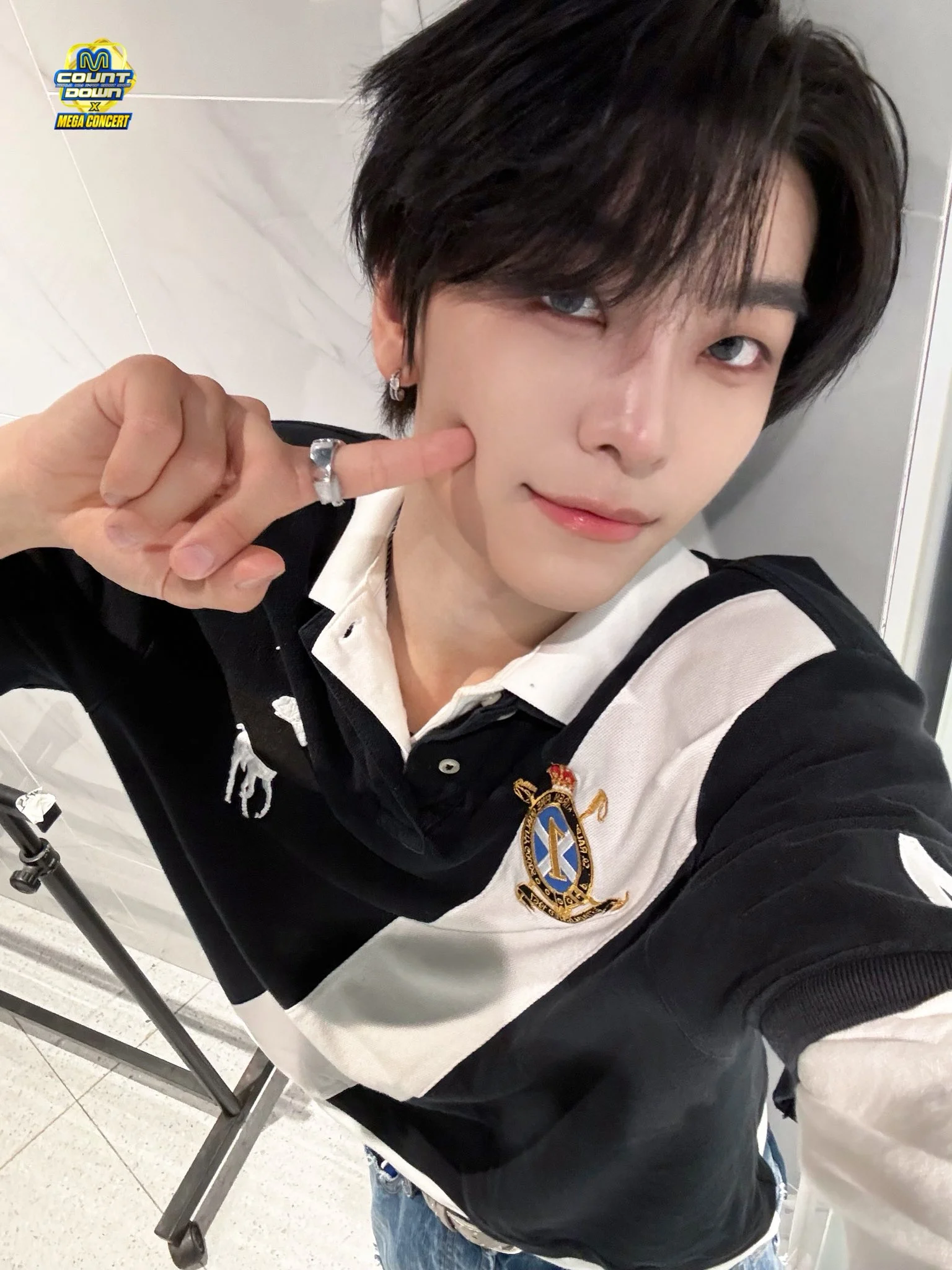 AkTxZq