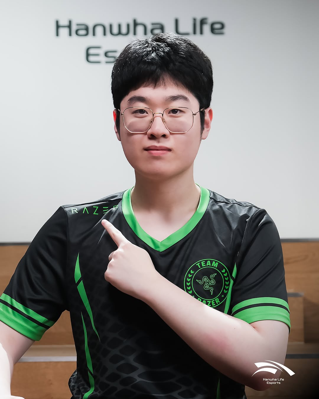 AkaEXQ