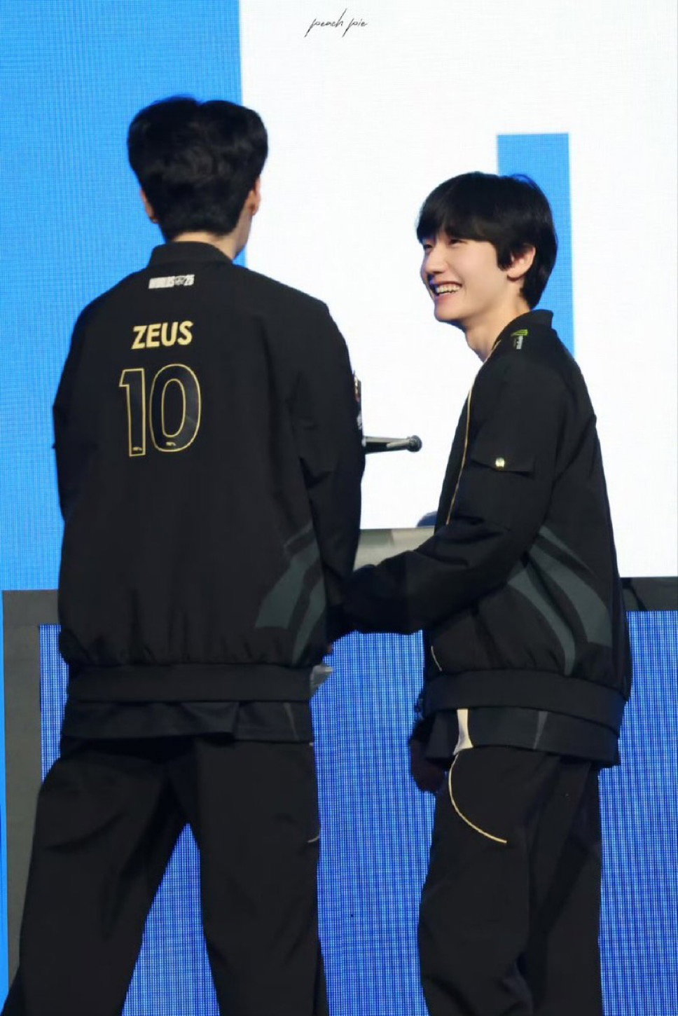 AmswZU