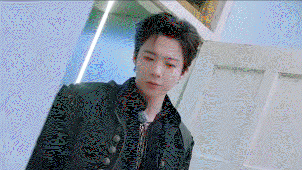 AqGhSz.gif