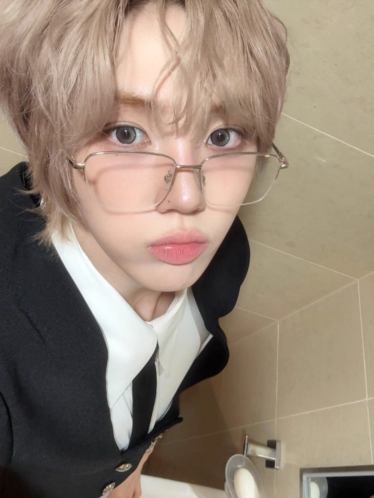 AyIUCz