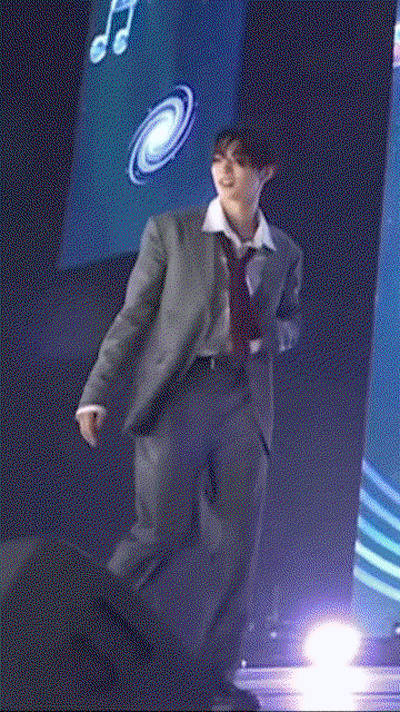 AzOaFu.gif