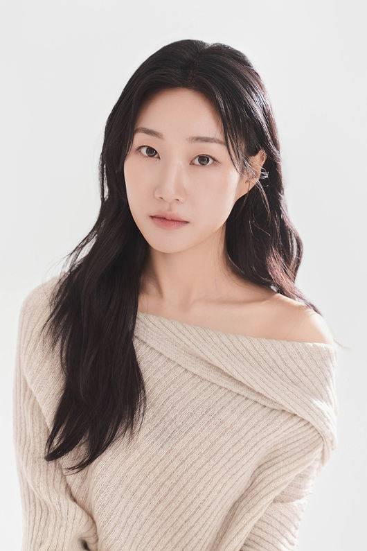 더쿠 - '미쓰홍’ 하윤경 “고복희=1990년대 순응하는 여성, 변화 그리려 노력”