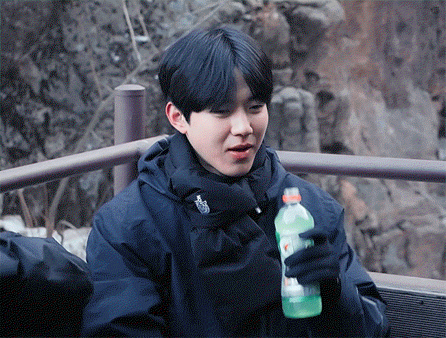 CWBbyT.gif