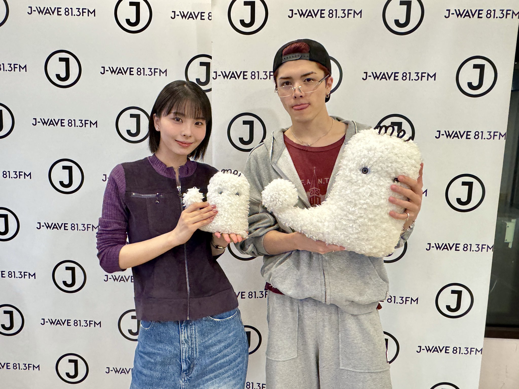 DJjAkX