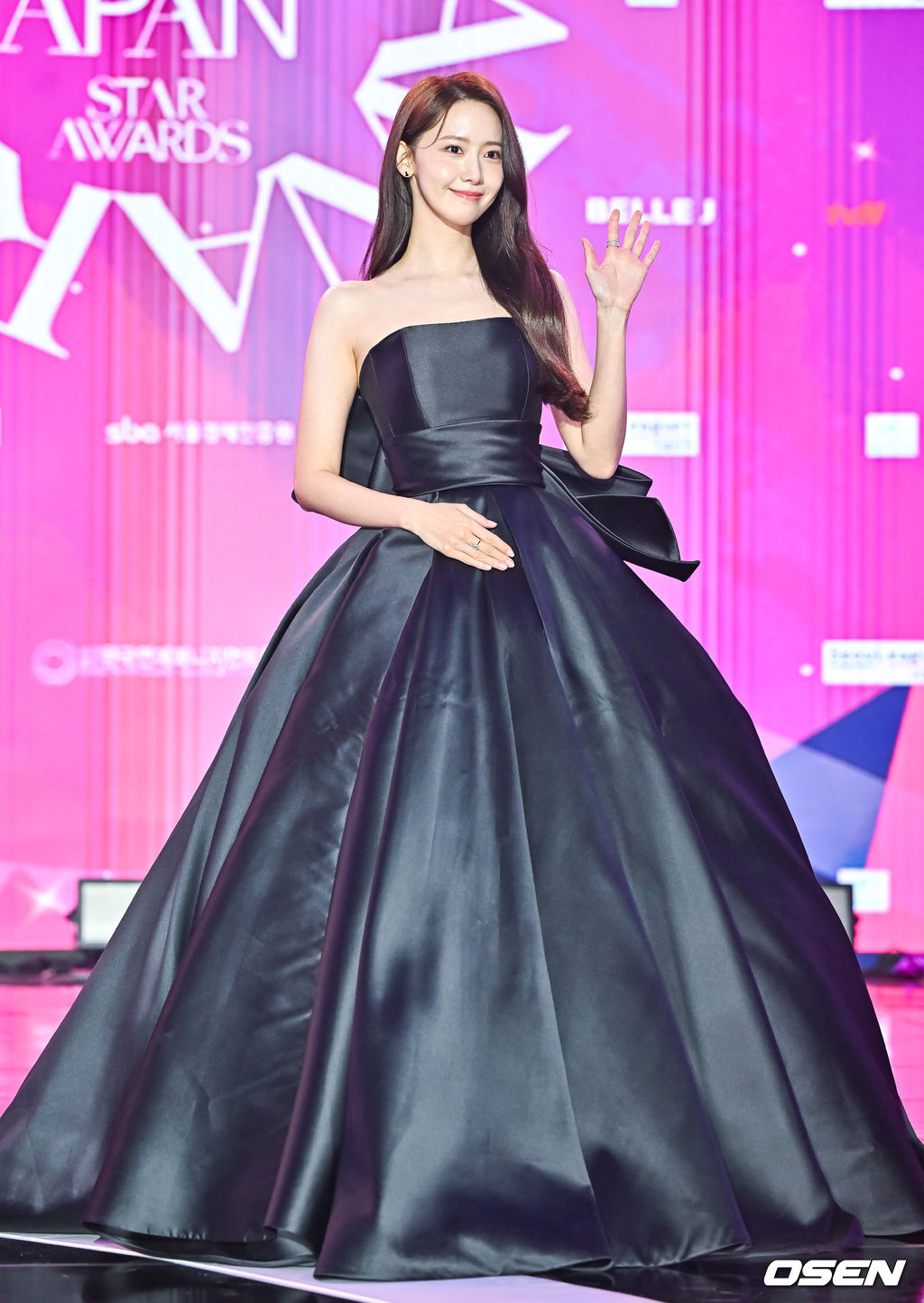 圖 12/30出席APAN Star Awards的林潤娥