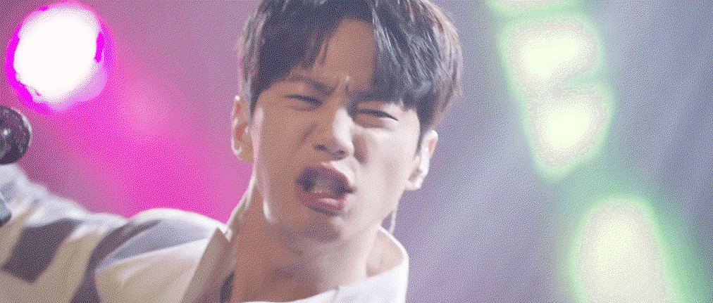 DUoQUA.gif
