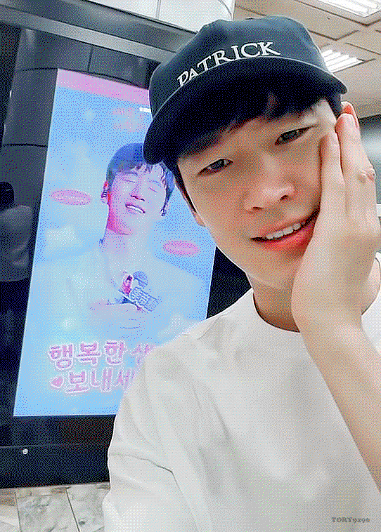 DeUjYp.gif