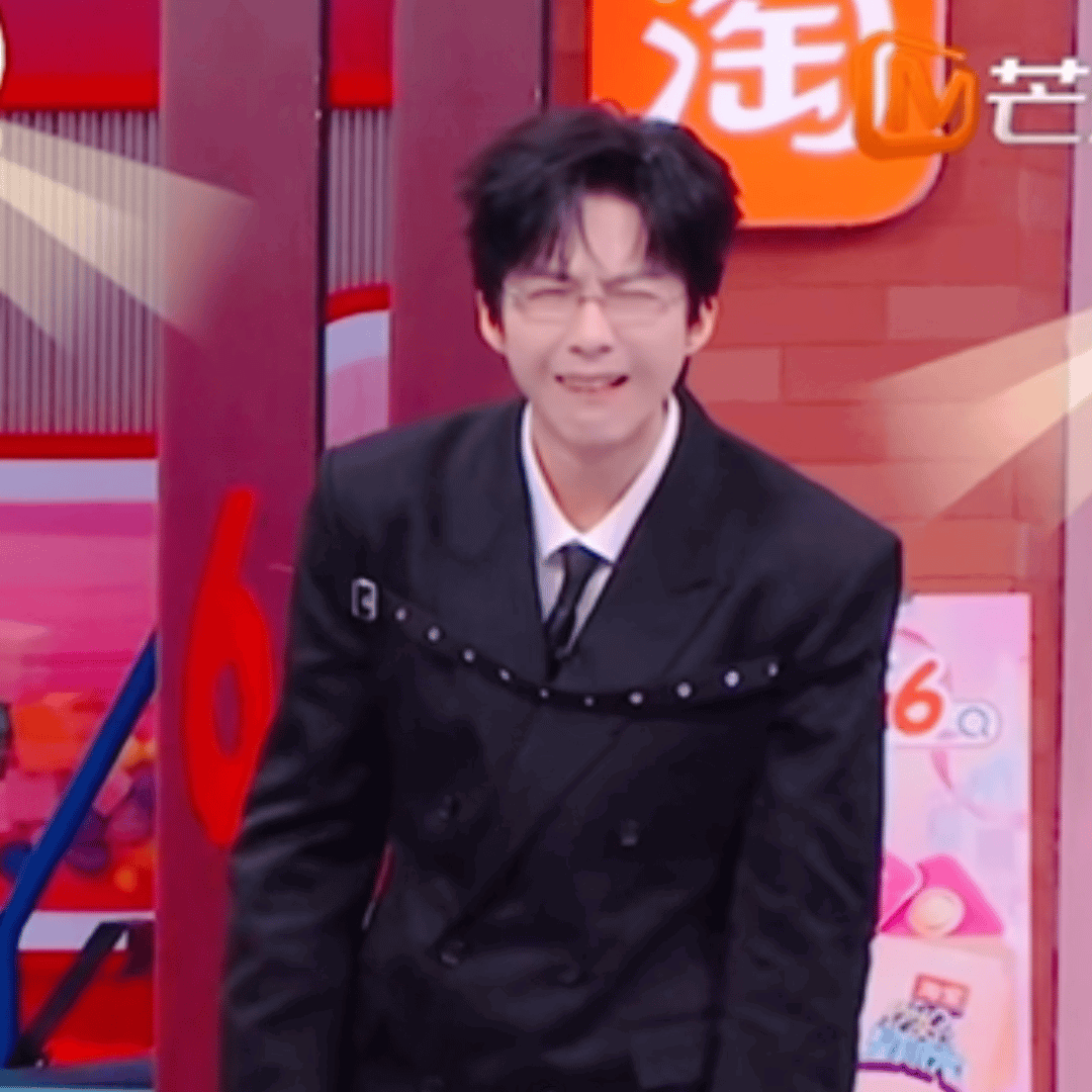 DkqHYs.gif