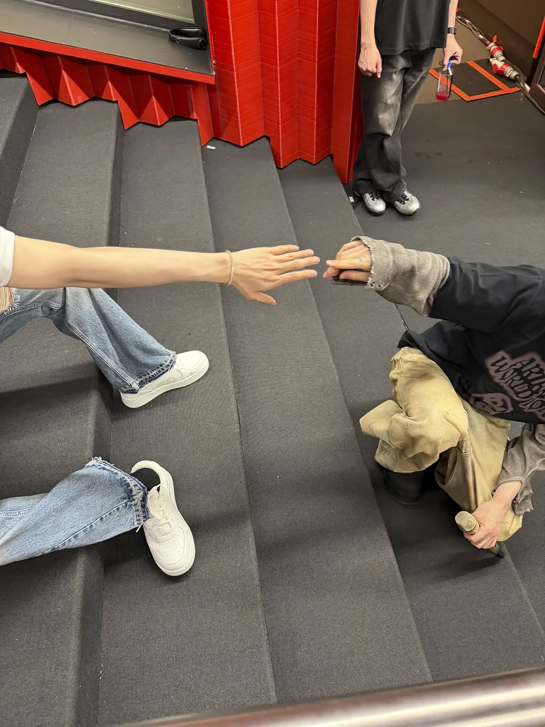 DwafjJ
