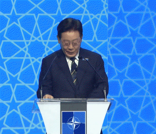 DzHiRb.gif