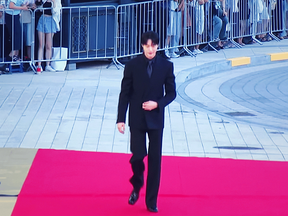 EXKxuo.gif