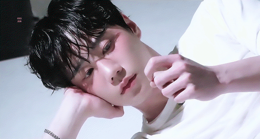 EkHcTB.gif