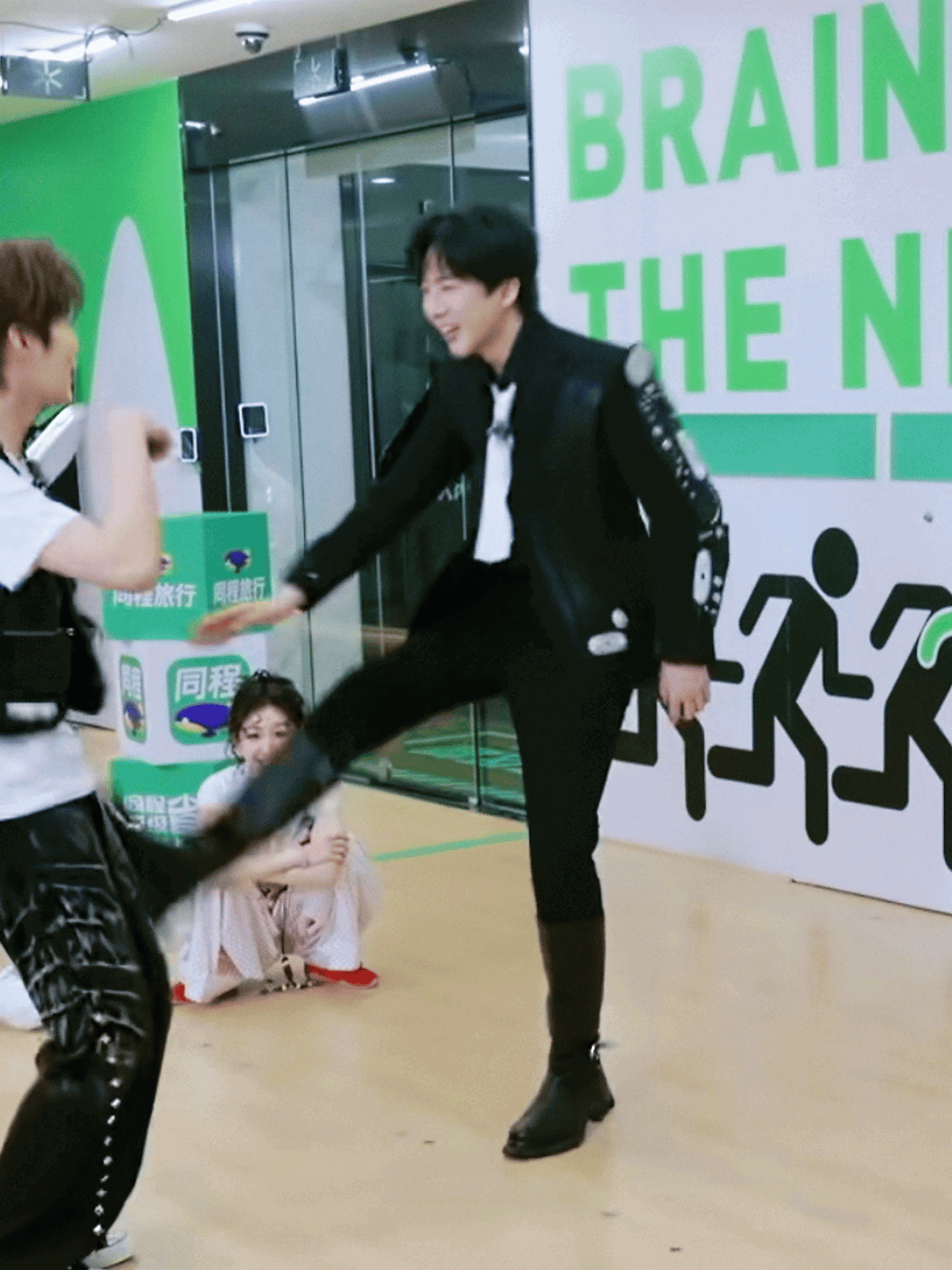 Fbbnzy.gif