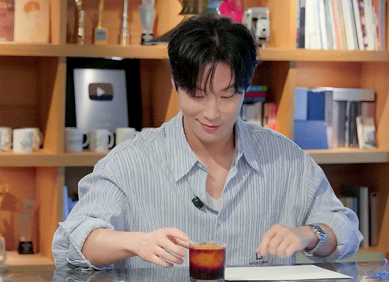 FjhwKw.gif