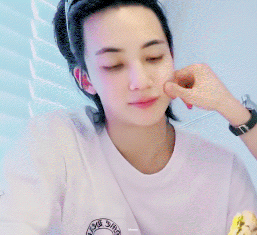 GUHgqR.gif