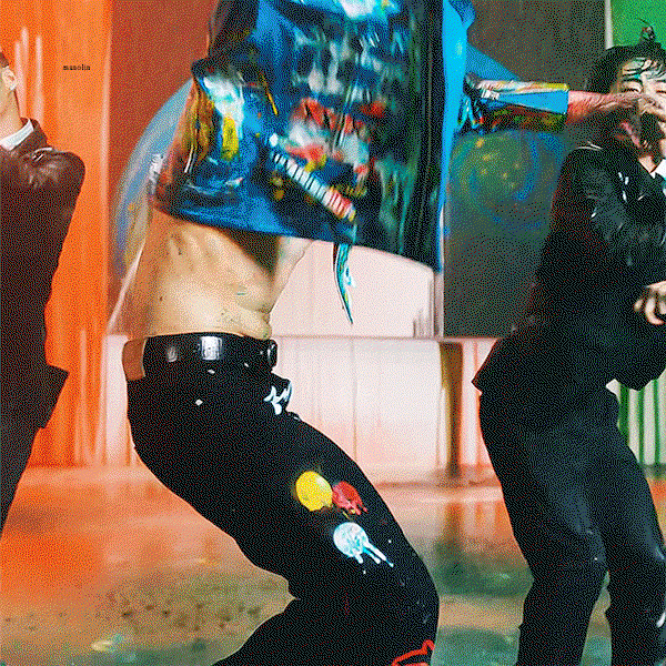 HDUhqR.gif