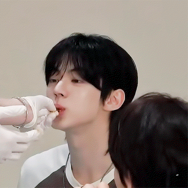 HNYalE.gif