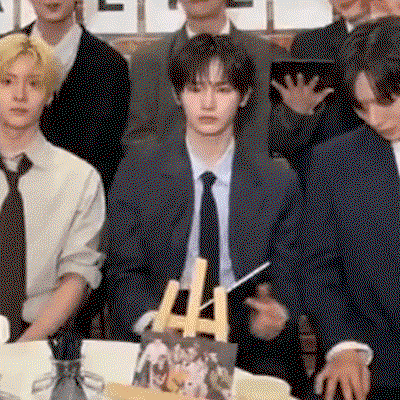 HOhqkU.gif