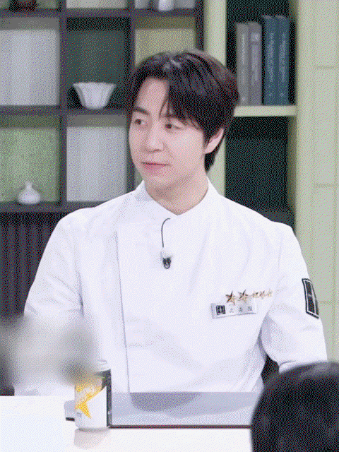 HhJtPq.gif