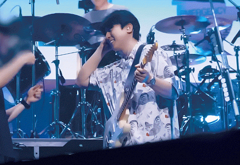 HvEWqx.gif