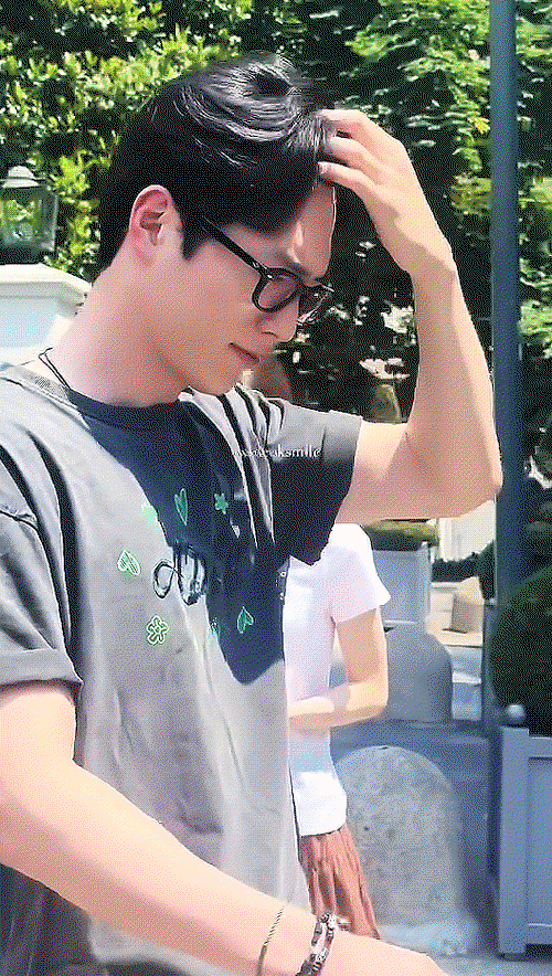 HzxpFu.gif