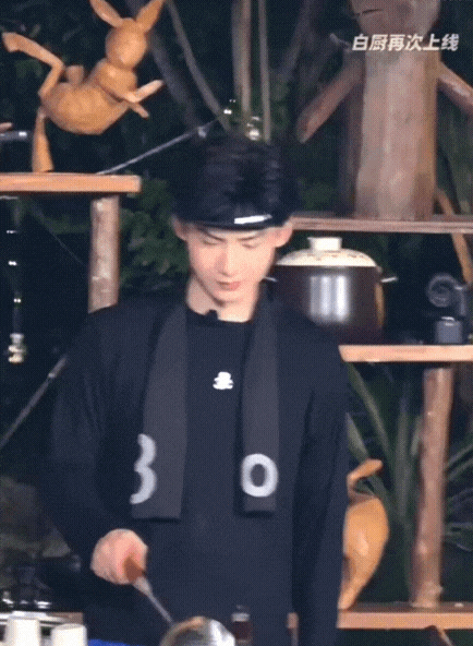 IKArEo.gif