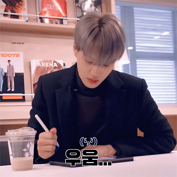 JMoUra.gif