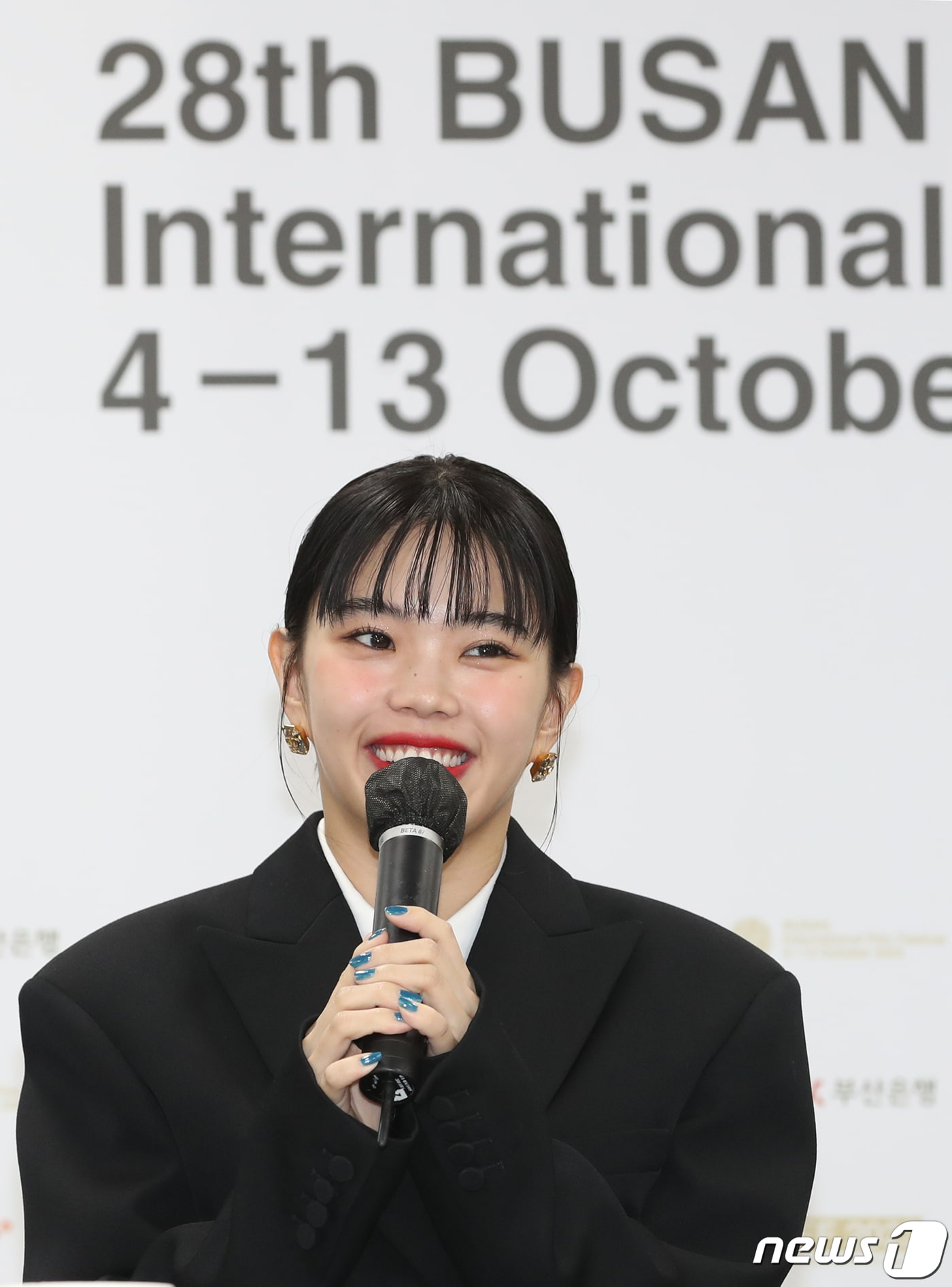 더쿠 - 제28회 부산국제영화제 키리에의 노래 기자간담회 - 아이나 디 엔드, 마츠무라 호쿠토(SixTONES), 히로세 스즈, 이와이 슌지 감독