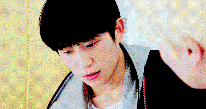 JWqUhR.gif