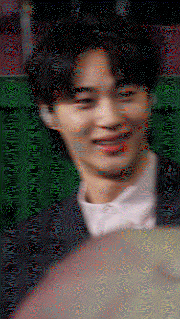 JlvNBB.gif
