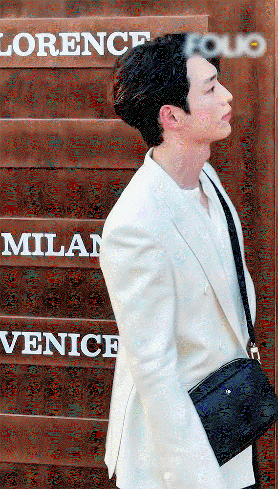 JyhEAW.gif