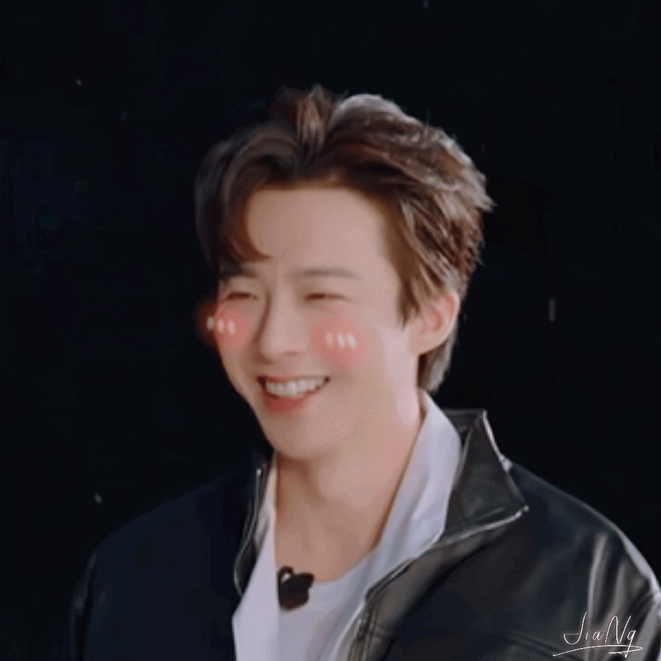 KCBqdT.gif