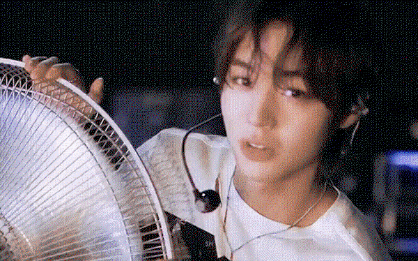 KhUwkq.gif