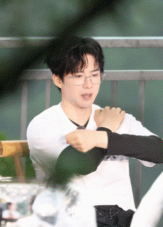 KpfGyh.gif