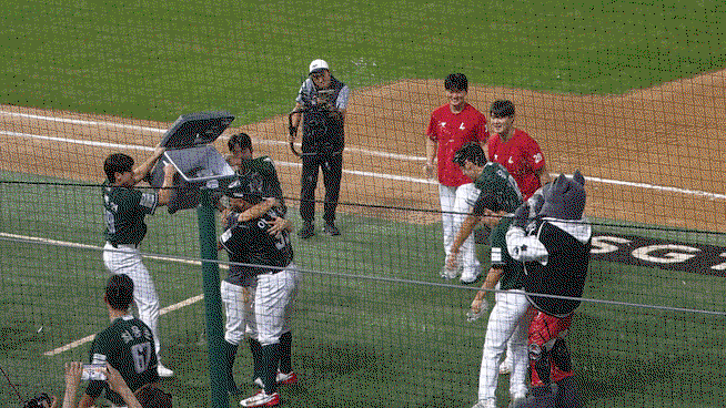 KzRdaG.gif