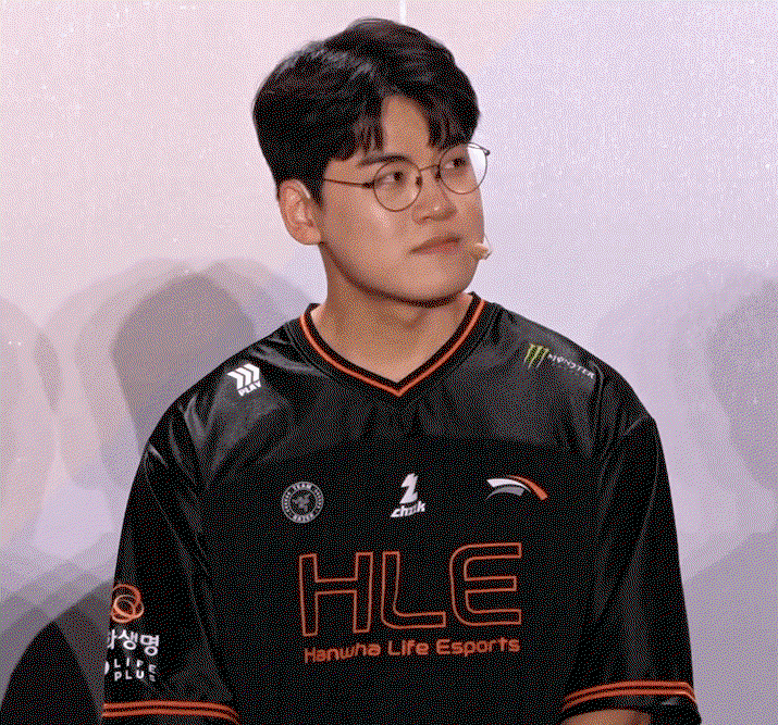 LEiyxs.gif