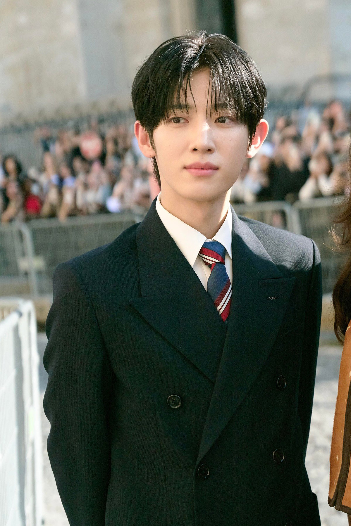 LUyOfv