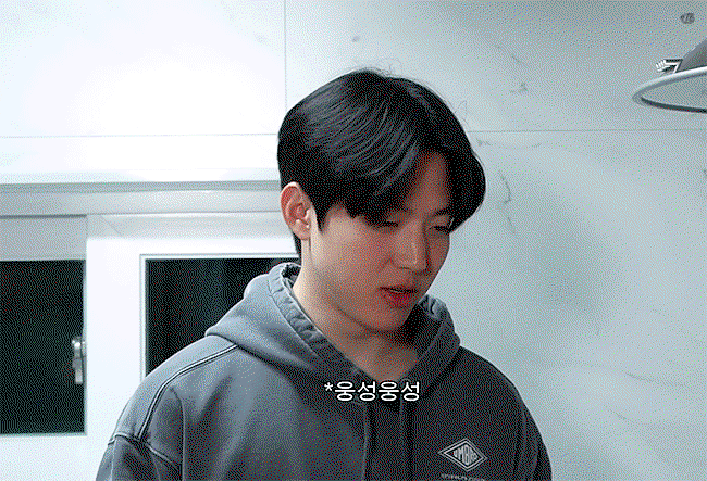 LXqvaF.gif
