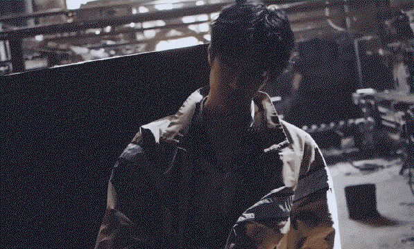 LYLAVr.gif