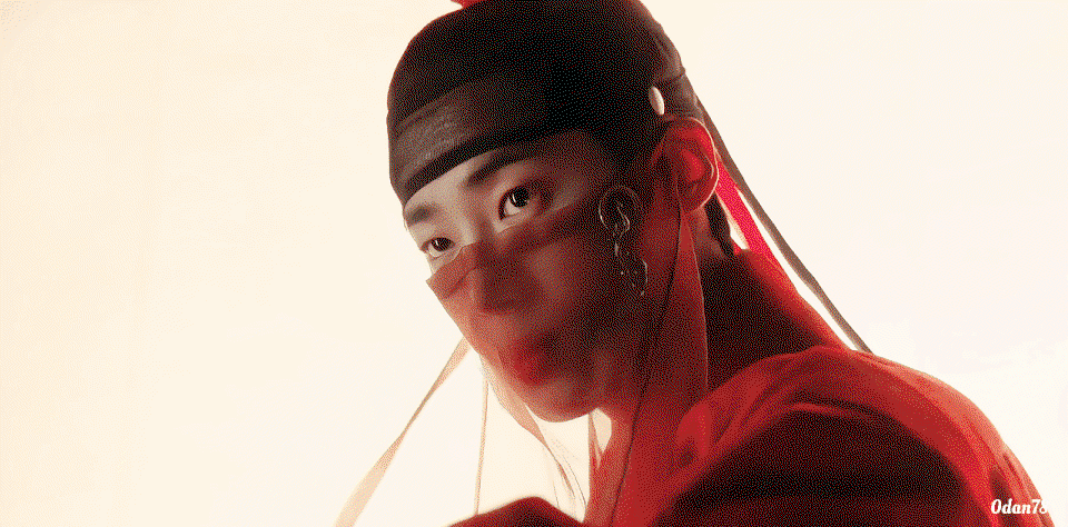 LiYawE.gif