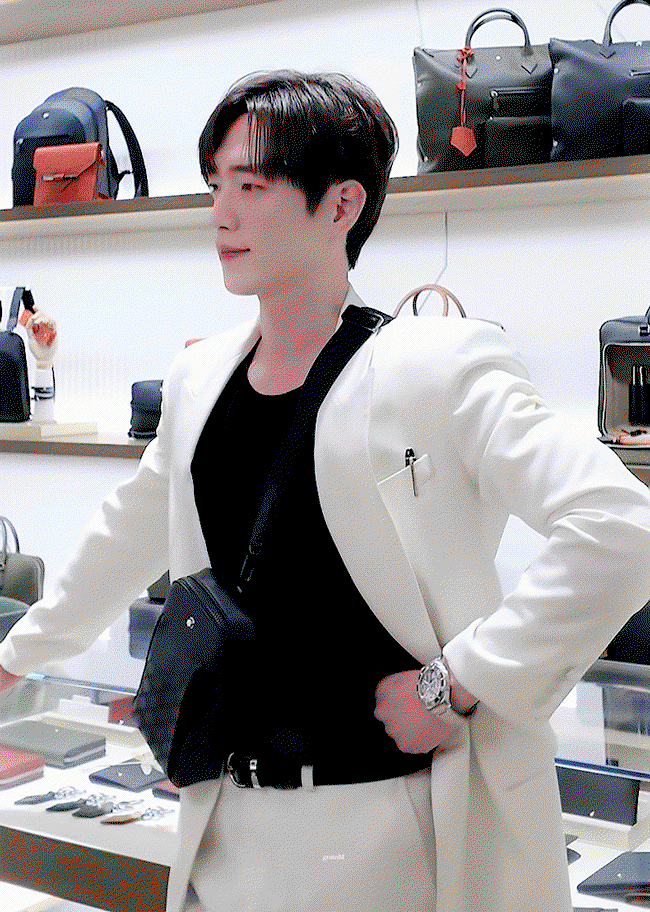 LpyyDT.gif
