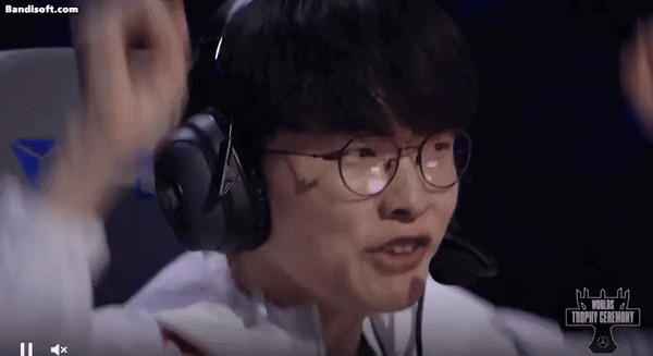 LvjeCa.gif