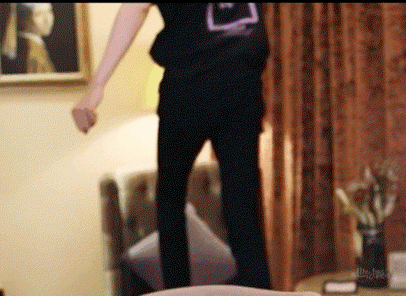 MAuaKT.gif