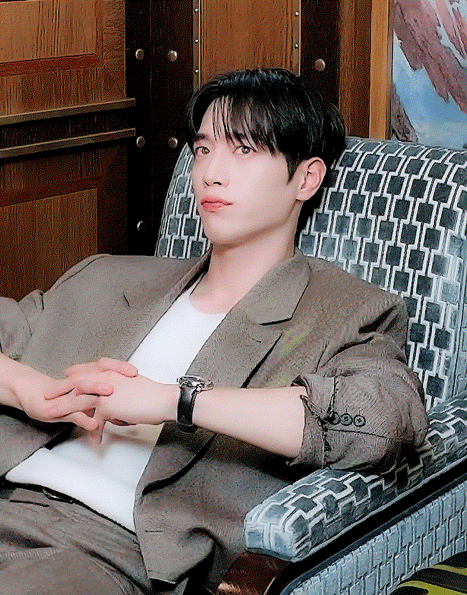 MJccXn.gif